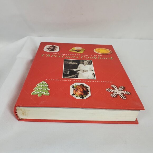 The Martha Stewart Living Christmas Cookbook by Martha Stewart Hardback - Picture 2 of 10
